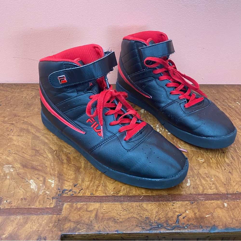 Fila Mens Size 12 Black Red  Basketball Shoes Sneakers 1SC60526-030  -Read